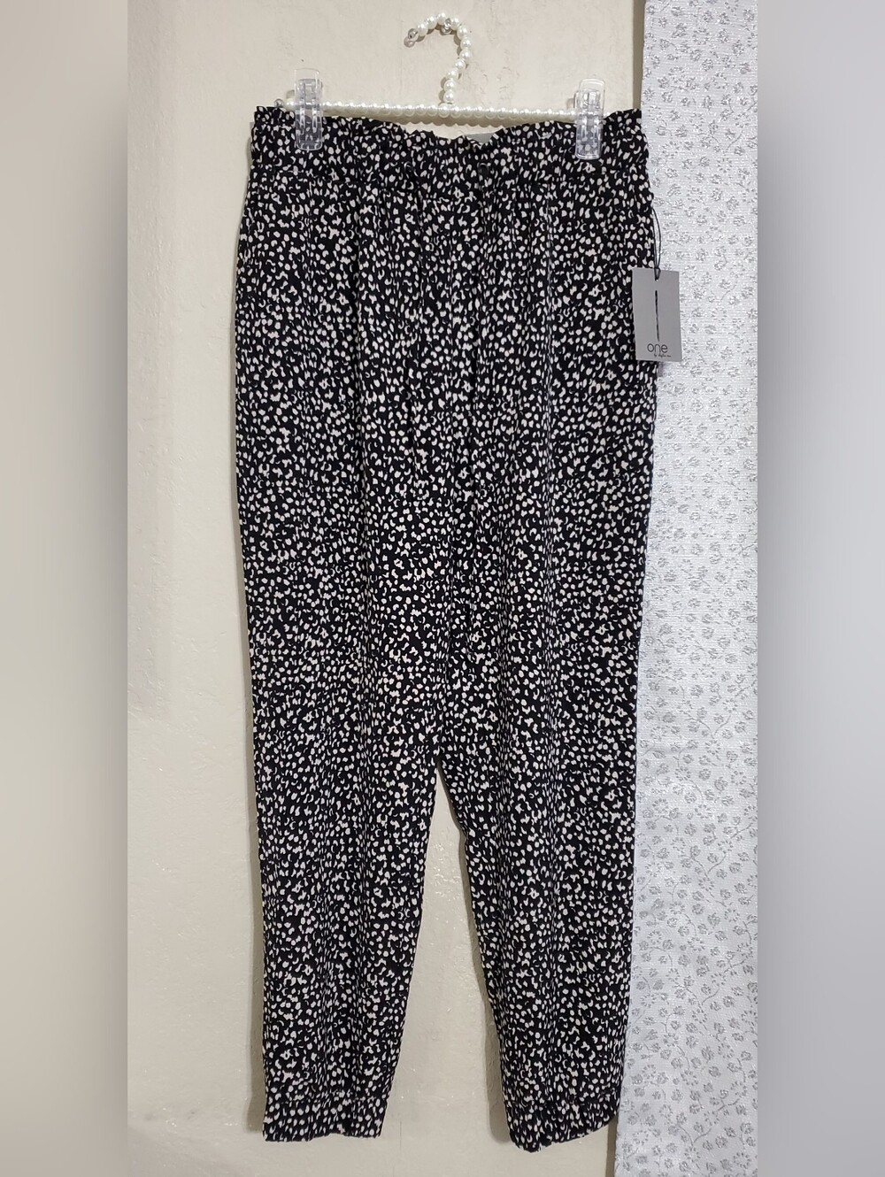 Women's Black & White Printed Jogger Pants